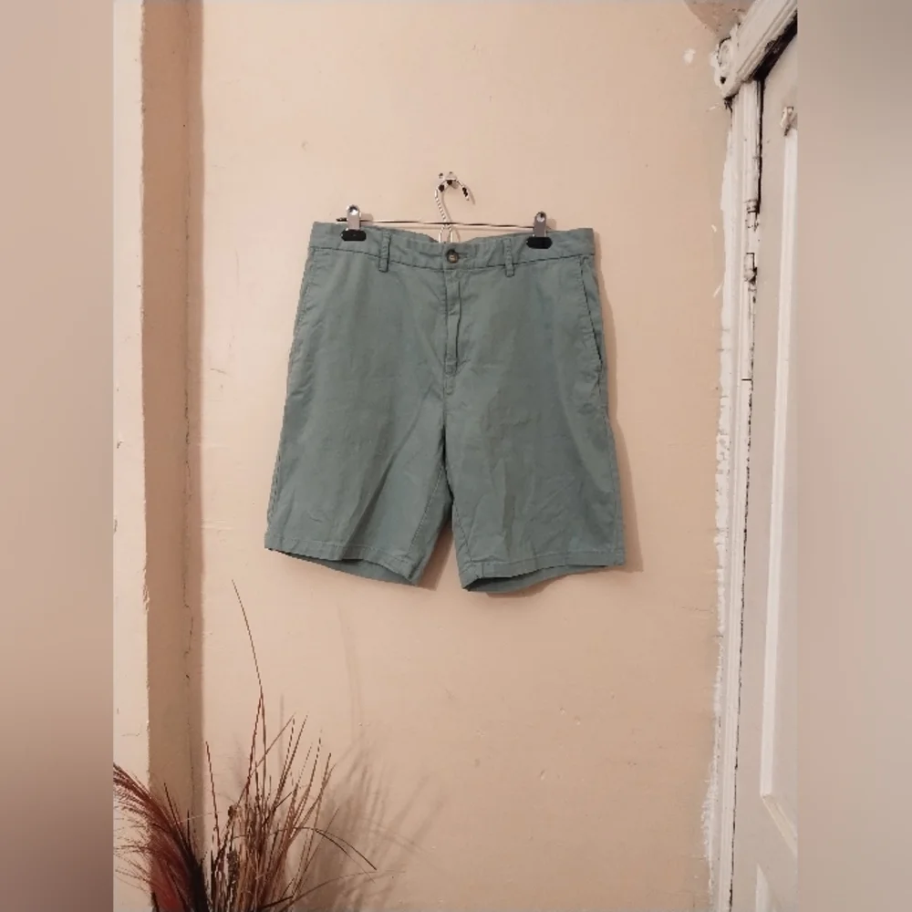 Old Navy Built In Slim Size 36‎ Men's Green Shorts Cotton Spandex Blend